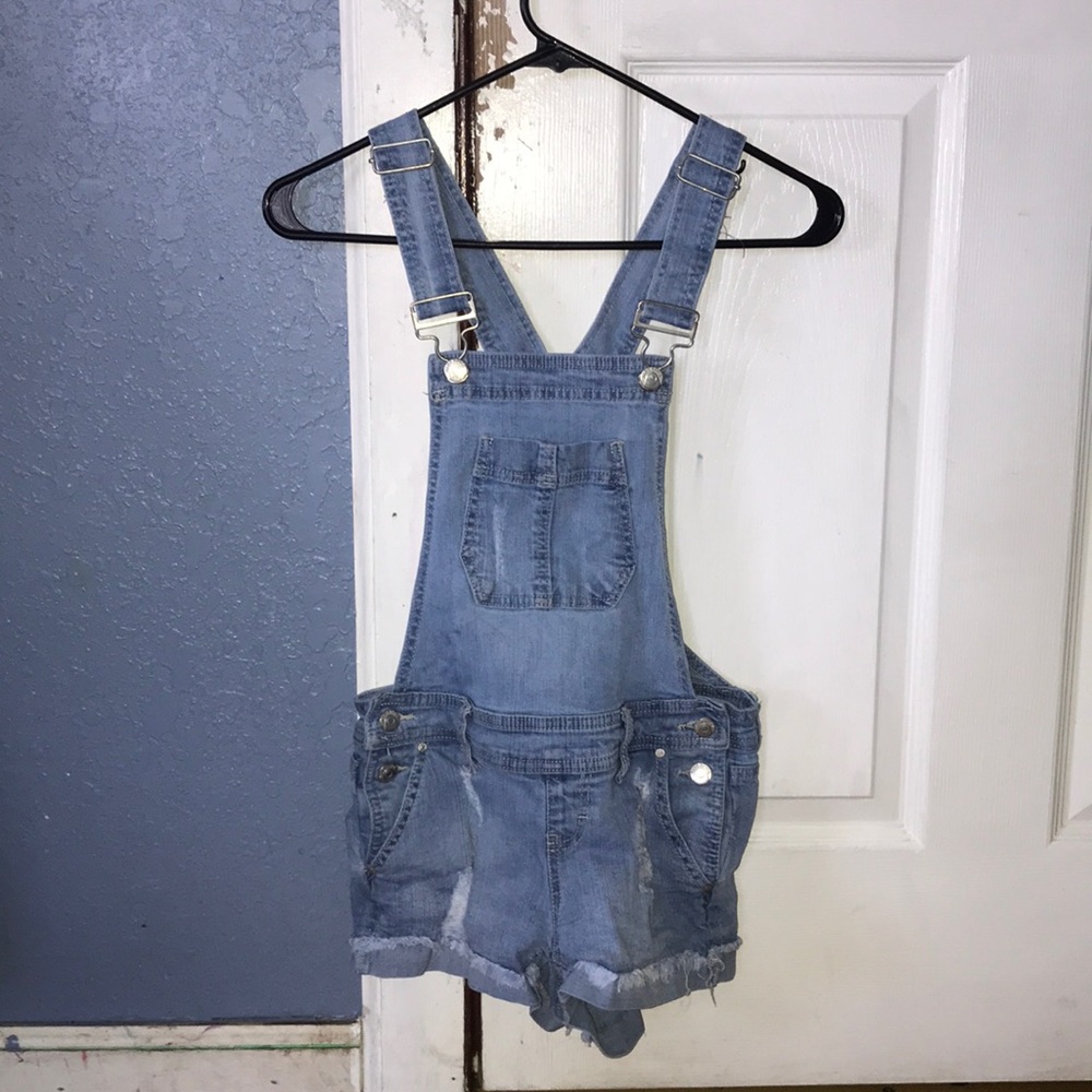 Short overalls in the size 0 in the bottoms